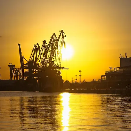 Excellent 2br Flat In Downtown アパート